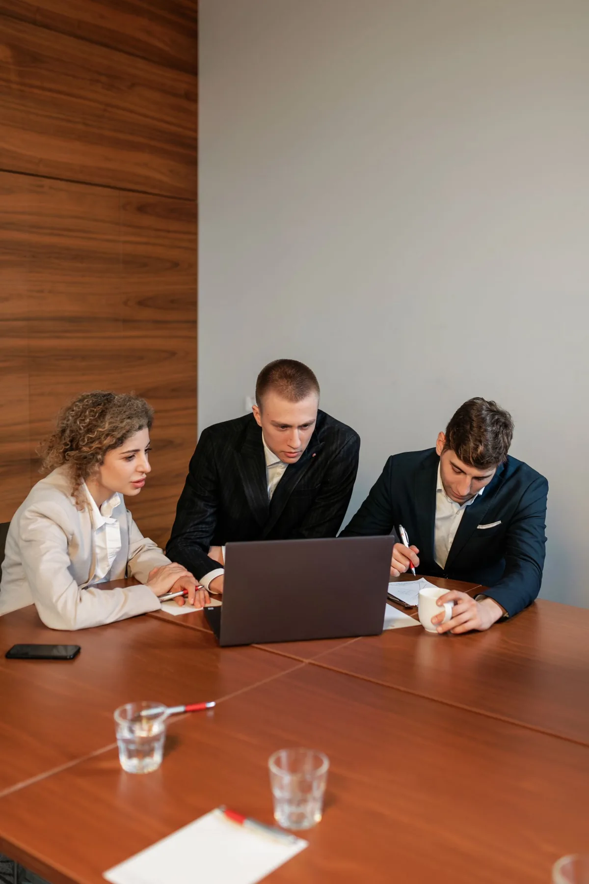 When Data Fabric Fails in Pharma: 5 Warning Signs from Real Deployments
