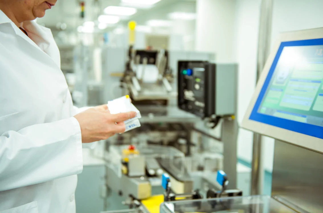 OEE and Line Performance Analytics in Pharma Packaging